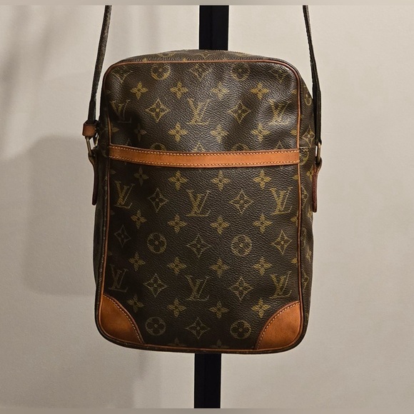 Louis Vuitton VINTAGE Monogram Danube MM Crossbody - Picture 2 of 16